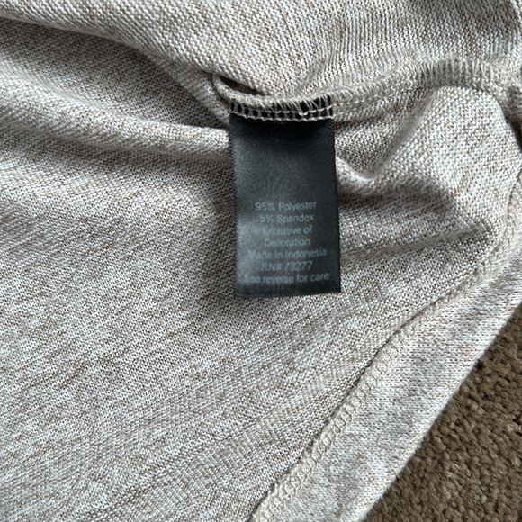 Simply Vera Vera Wang V Neck Balloon Sleeve Top - Picture 8 of 9